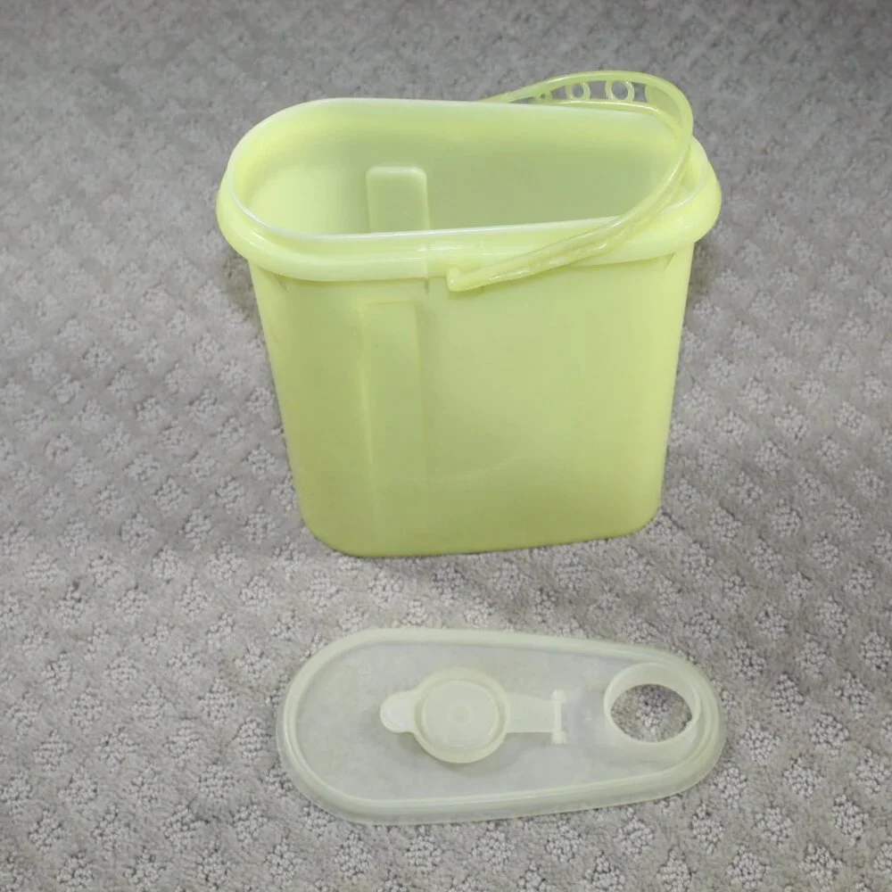 Vintage Tupperware Beverage Buddy Yellow Pitcher 587-7 w/ Lid Cap & Handle